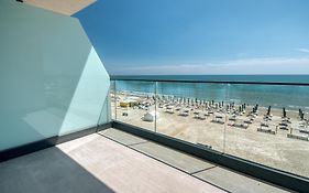 Azzurro Beachfront 2 - Sea View